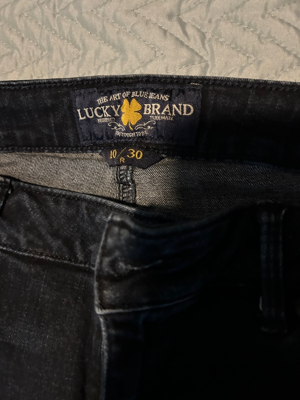 Lucky Brand Women’s Straight Leg Jeans in Light, Medium and Dark Blue. 3 pairs - Picture 4 of 11